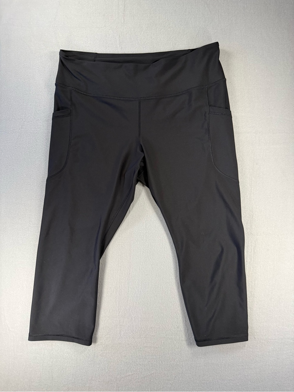 Old Navy Active Powersoft Black Athletic Capri High Rise Leggings Side Pockets